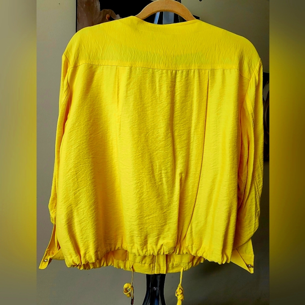 Dkny Cropped Lightweight Jacket Size L - image 2